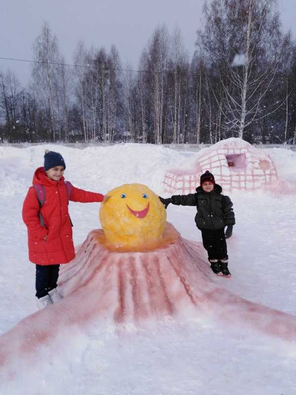 Снежные скульптуры построили в ГБУ