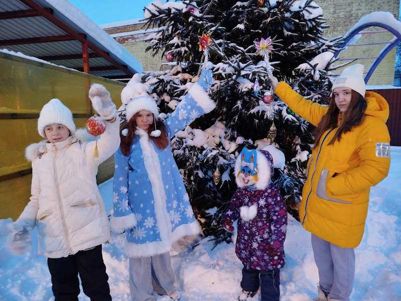 Дарит искры волшебства светлый праздник Рождества.