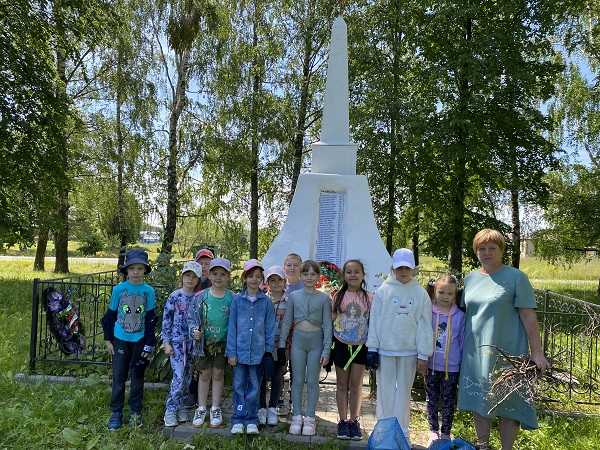 Экскурсия к памятнику погибших воинов