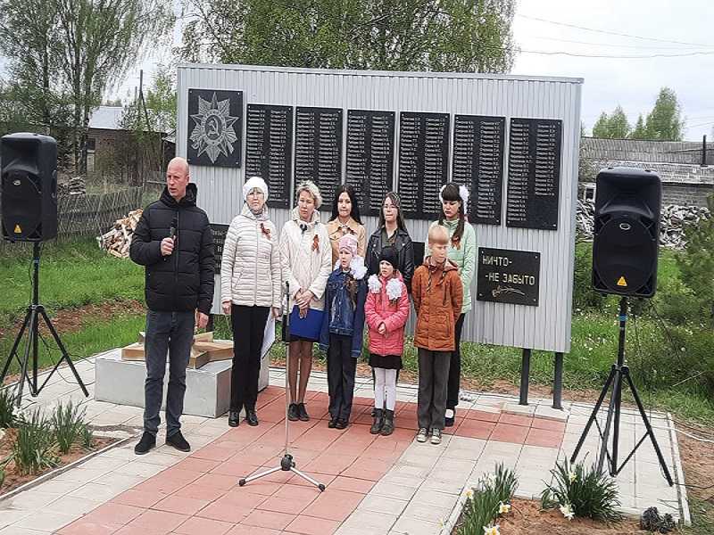 Митинг у Памятника работникам Тонкинского совхоза, погибшим в годы ВОВ