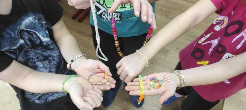 Мастер-класс по изготовлению кулонов и бус к Международному дню ювелира