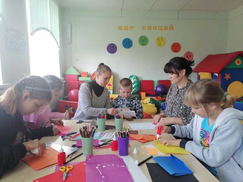 Птица сильна крыльями, а человек дружбой.