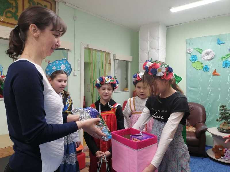 Пришли Святки, гаданья да колядки!