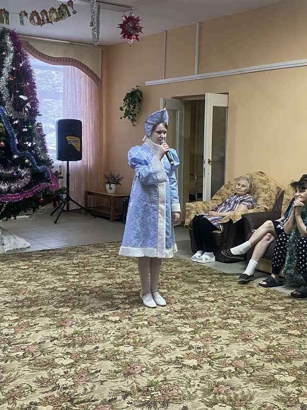 к нам с концертной программой пришли творческие коллективы Дворца культуры.