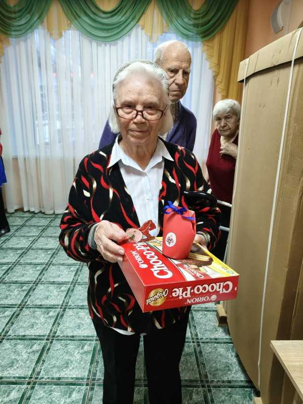 От всего сердца поздравляем наших дорогих ветеранов с наступившим Новым годом и светлым праздником Рождества Христова!