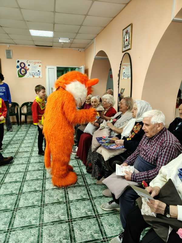 Теплым весенним днем Добро. Центр