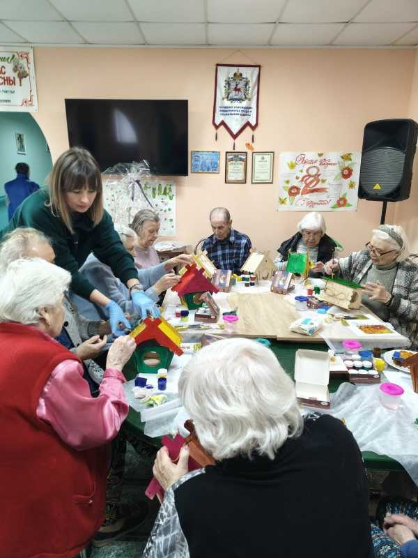 Весна вступает в свои права, радуя теплом и пением птиц.