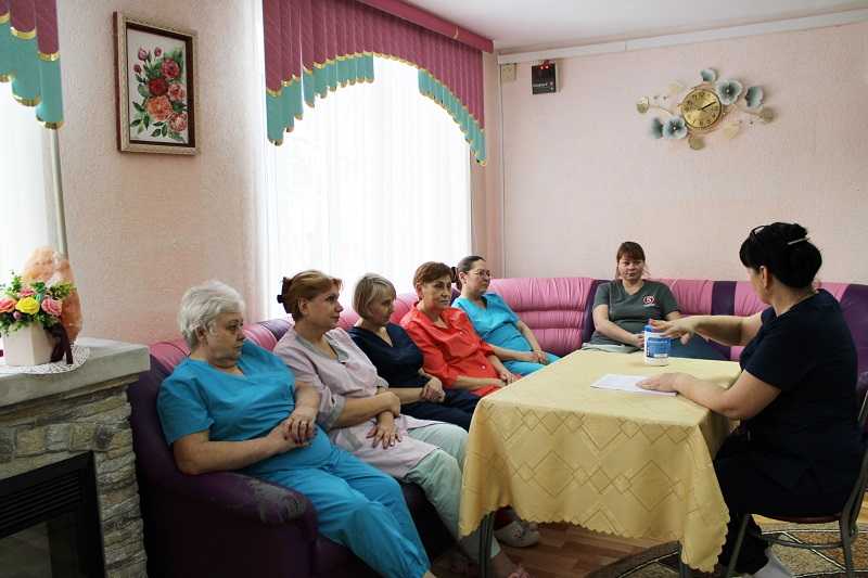 Беседа с обслуживающим персоналом.