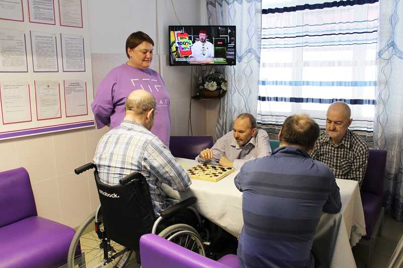 Игра в шашки в отделение милосердия !